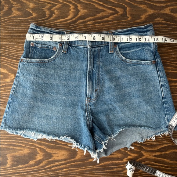 Abercrombie 90’s Relaxed Cutoff Short - Picture 2 of 6